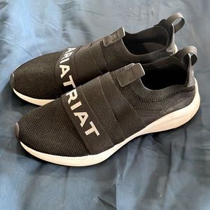 Brand new size 8 ariat sneaker